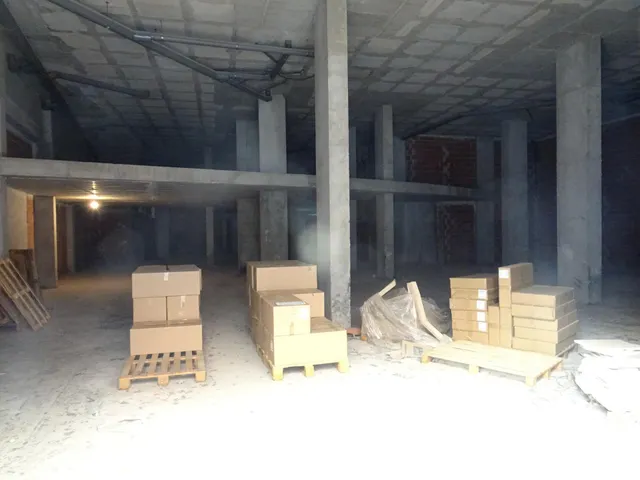LOCAL COMERCIAL DE 945 M2 EN ZONA PEATONAL — 8