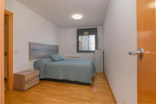 Impecable y céntrico en Manresa: 3 hab, suite y balcón — 18