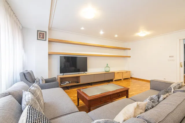 Te presentamos tu nueva casa en el centro: ascensor, 3 habitaciones (con posibilidad de 4), 2 baños, trastero.... y excelentes calidades!!!! — 6