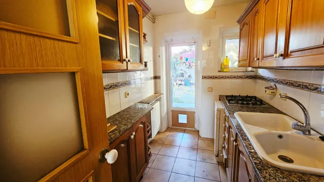 VIVIENDA EN PLANTA BAJA CON 2 VECINOS CON JARDÍN — 22