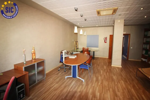 Local comercial actualmente oficina muy bonita en 1ª línea de la playa de Morro de Gos — 9