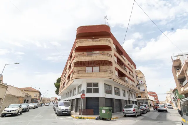Amplio y céntrico piso de 4 habitaciones, 2 baños completos  - foto 5