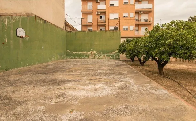 Parcela urbana de 203 m2 en el núcleo de La Pobla de Vallbon - foto 4