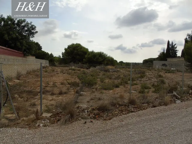 Se vende terreno urbano de 2000 m2 en Betera. / H H Asesores, Inmobiliaria en Burjassot/ — 3
