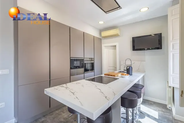 Exclusivo Piso Dúplex en el Corazón de Granada — 10