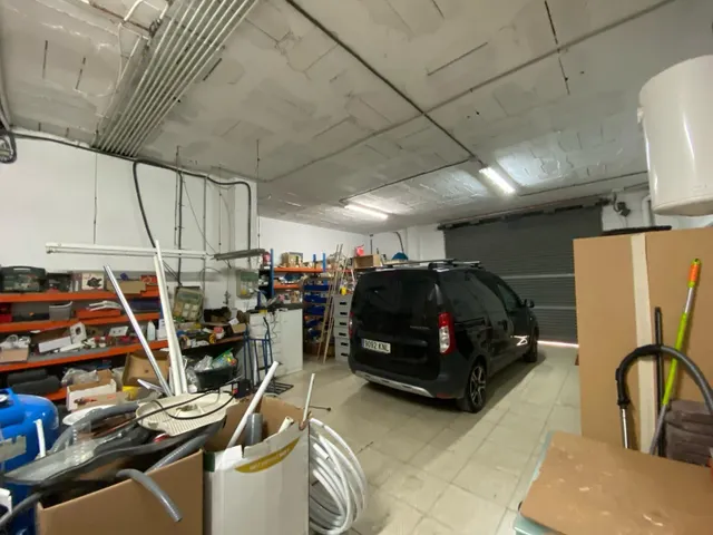 Local en Planta baja adaptado como vivienda con dos locales y superficie total 400m2 — 19