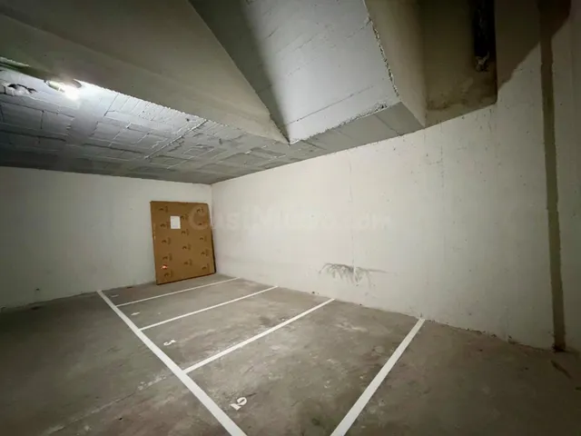 Plaza para moto en garaje cubierto junto a avenida de Madrid, Petrer — 2