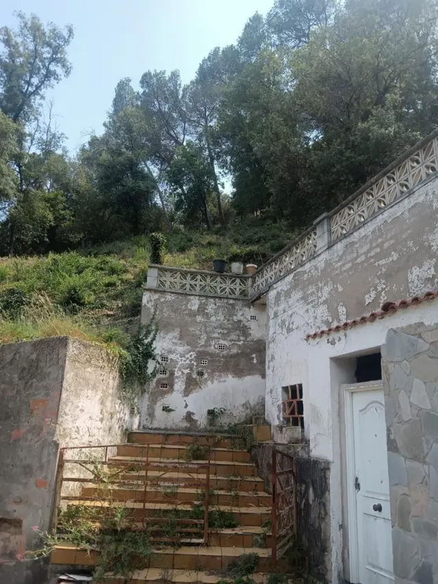 Terreno Urbano con Caseta: ¡Construye tu Hogar Ideal! — 4