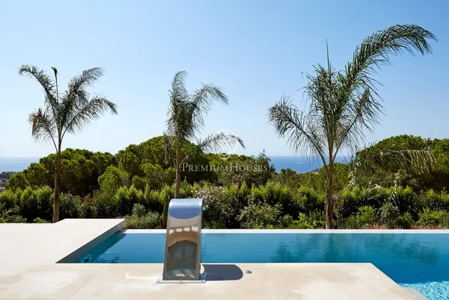El carácter de la piedra natural con vistas de vértigo en alquiler en Lloret de Mar — 5