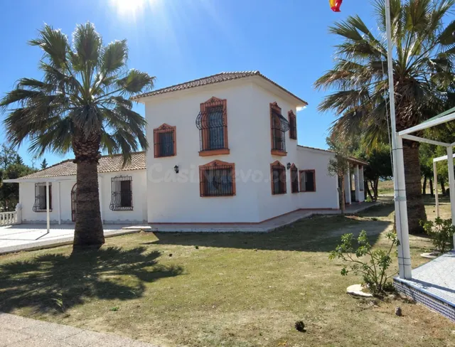 VENTA FINCA RÚSTICA CON TERRENO, PISCINA, BARBACOA - LA MAGD