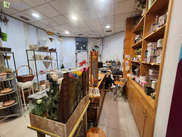 LOCAL COMERCIAL - ACONDICIONADO PARA FLORISTERÍA - ZONA SUR DE BURGOS — 6