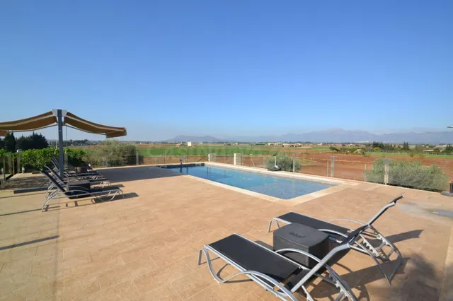 Finca rústica con vivienda de alquiler de temporada en Muro - foto 2