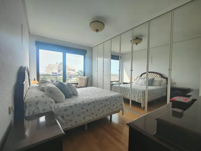SE VENDE ELEGANTE Y GRAN VIVIENDA FRENTE A PUERTO DEPORTIVO - ALICANTE — 27