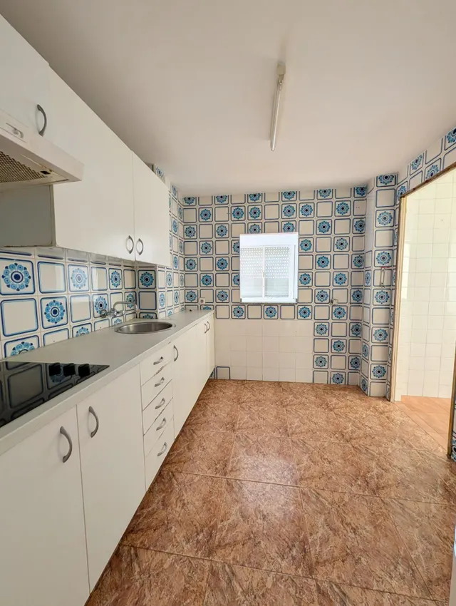 Amplio Piso en Ayamonte con Vistas Despejadas y Gran Potencial — 7