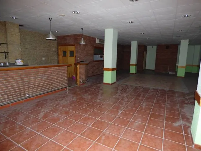 Local comercial en Vilanova del Cami zona CENTRO — 2