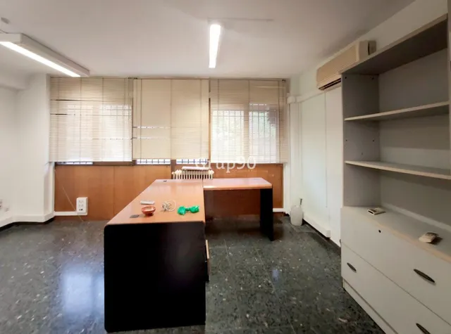 3 LOCALES COMERCIALES EN  ZONA INSTITUT — 27