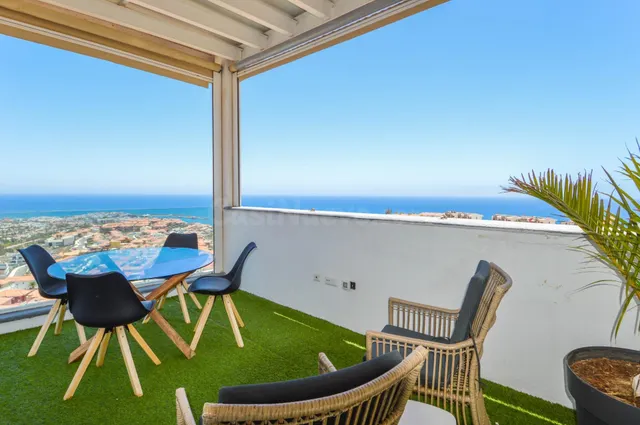 ¡Vistas que enamoran! Ático exclusivo en Loma Dos