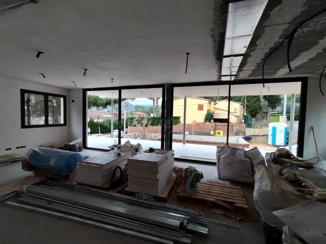 Magnífica Casa de Obra nueva rodeada de Pinos, con psicina y - foto 3