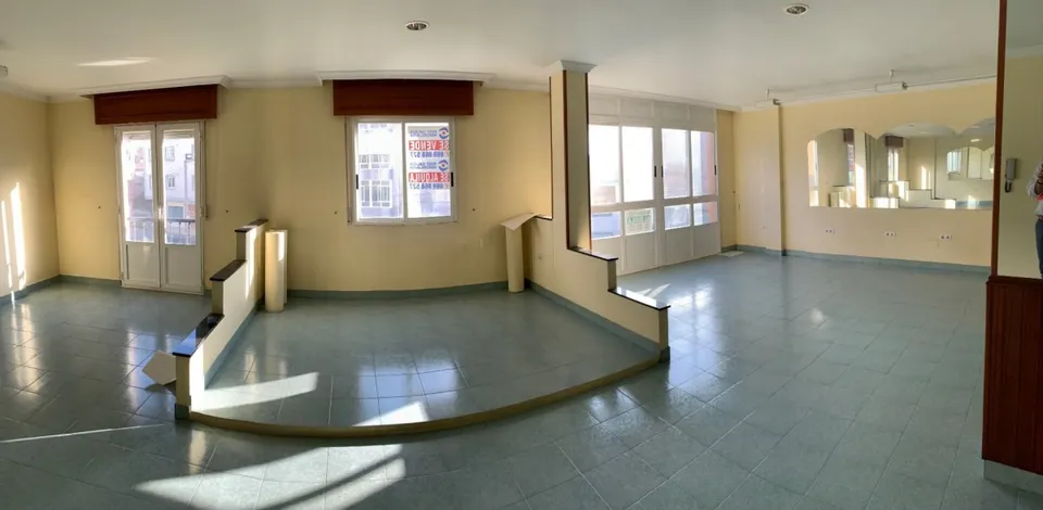 SE VENDE O ALQUILA ENTREPLANTA COMERCIAL EN RIANXO