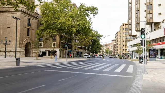 Amplia Vivienda en Avenida César Augusto con Garaje — 40
