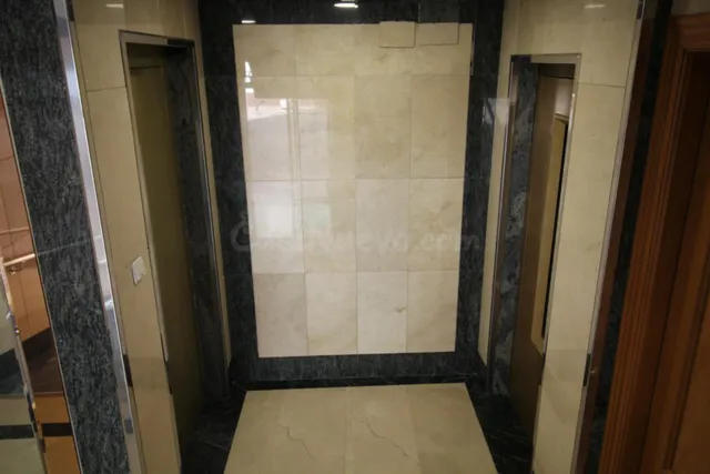 ¡OPORTUNIDAD! Piso reformado con terraza y 3 dormitorios en  - foto 5
