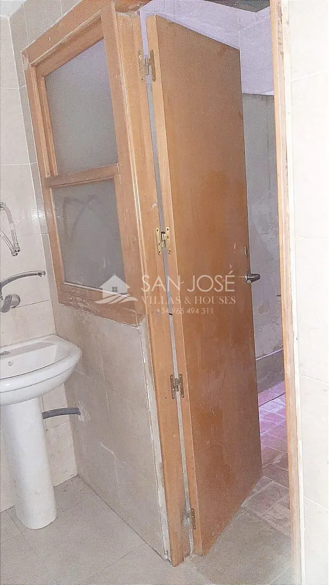SE VENDE O ALQUILA LOCAL CENTRICO EN ELCHE — 8
