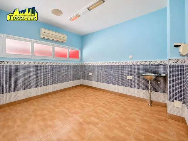 LOCAL COMERCIAL EN CALLE ALCALDE MUÑOZ, JUNTO A PLAZA SANTA  - foto 4