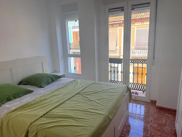 EXCELENTE PISO CERCA DE LA PLAYA, TOTALMENTE REFORMADO, EN 1º PLANTA,  EN UNA CASA TIPICA DEL BARRIO DEL CABAÑAL. — 12