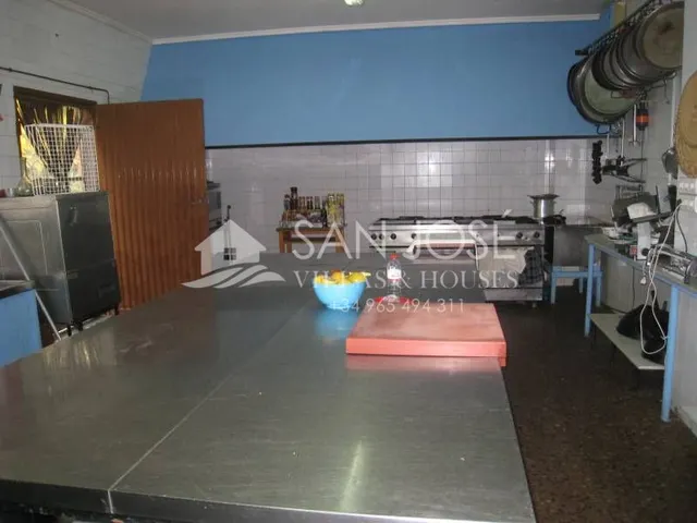 VENTA DE MOTEL EN ASPE DE 32 HABITACIONES, PRECIO NEGOCIABLE — 28