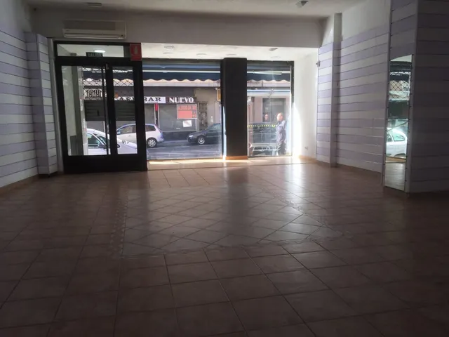 FABULOSO LOCAL PARA INSTALAR SU NEGOCIO. — 12