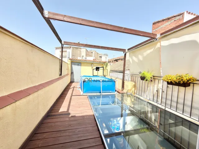 Amplia vivienda con terraza, chimenea y espacios versátiles  - foto 2