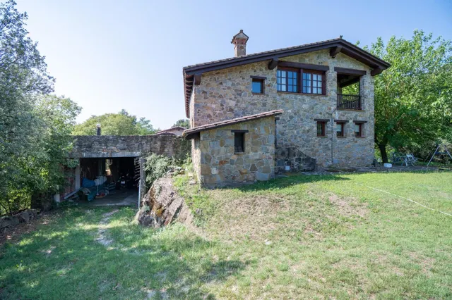 FINCA ESPECTACULAR, CON PISCINA Y MUCHAS POSIBILIDADES - foto 3