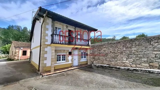 CASA COMPLETAMENTE REFORMADA EN ARENAS DE IGUÑA. — 33