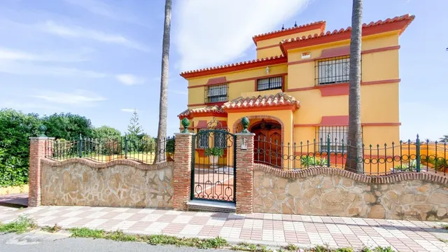 VENTA DE CHALET INDEPENDIENTE EN LA ZONA DE EL LAGAREJO, MIJAS COSTA. ¡5 DORMITORIOS Y PISCINA! — 6