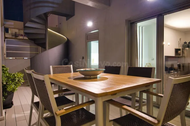Ático con gran terraza y solárium privado en el corazón de Alicante — 2