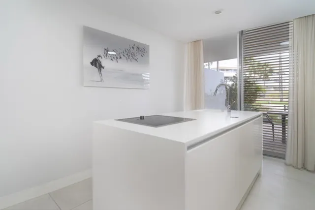 Apartamento de 2 dormitorios con vistas al mar en Estepona — 13