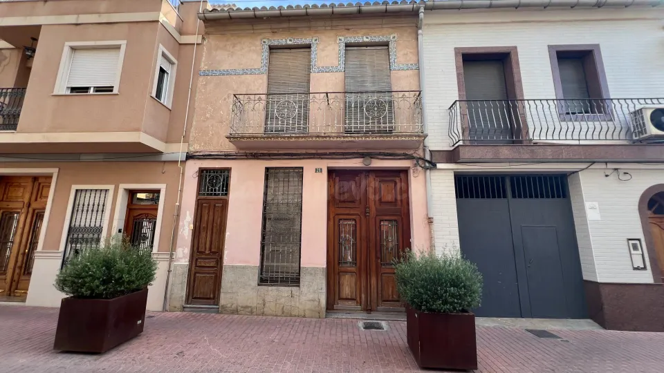 🏡 Oportunidad única en el corazón del casco antiguo de Silla 🏡
