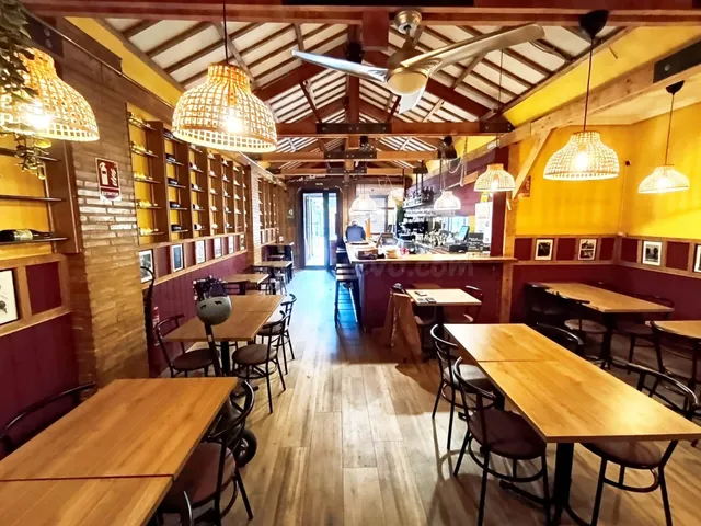 Taberna con encanto en traspaso en El Cabañal. Zona de alta  - foto 3