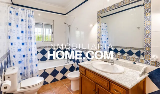 Villa independiente en una sola planta con piscina privada, jardín y licencia turística en Alhaurín de la Torre — 26