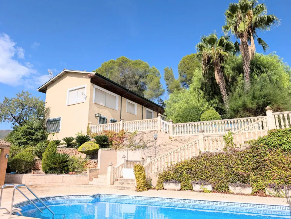 Oportunidad, en venta magnífico chalet en Cocentaina.