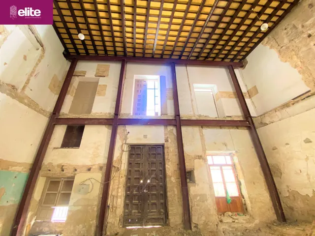 OPORTUNIDAD DE INVERSION MAGNIFICO PALACETE SEÑORIAL  EN EL CENTRO — 32