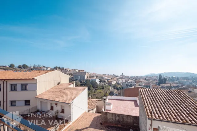 Casa adosada con terrazas en Sant Feliu de Codines - foto 2
