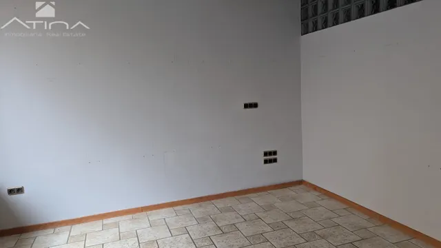 Local comercial en excelente estado en la zona del Antiguo Hospital de Gandia — 5