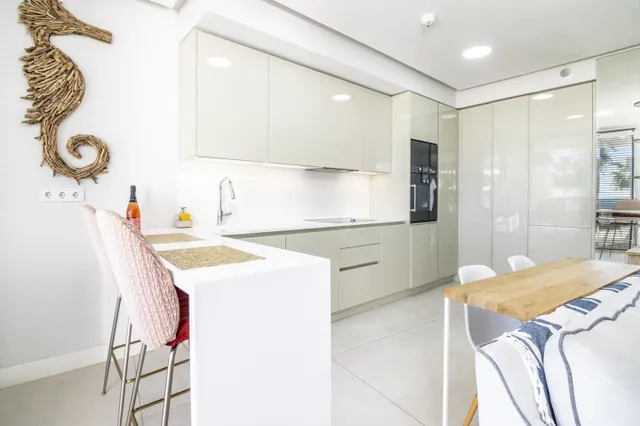 Apartamento de 2 dormitorios con vistas al mar en Estepona — 11