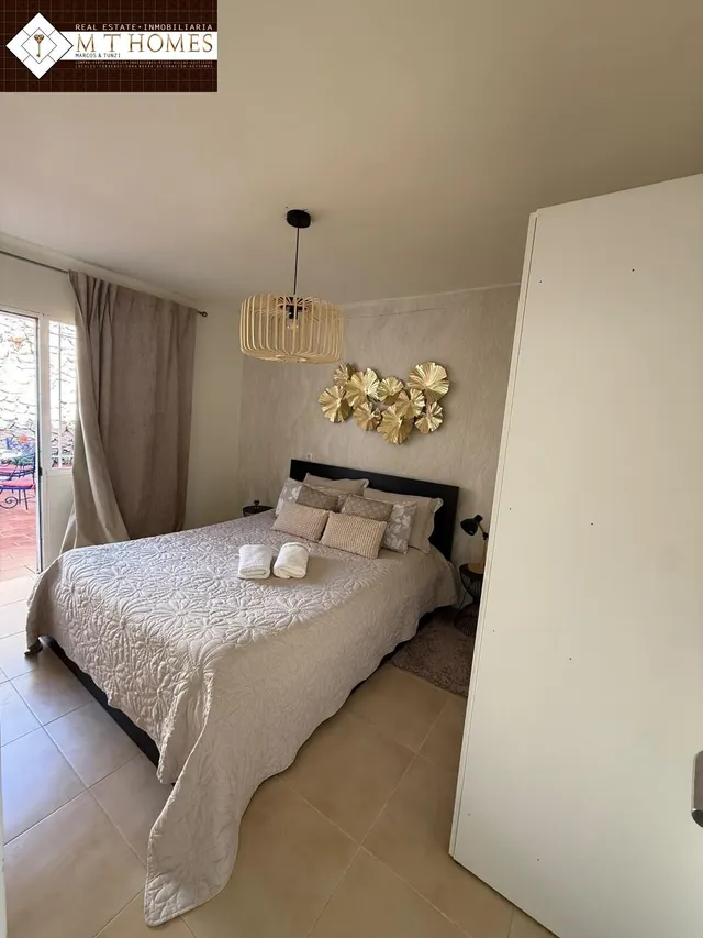 Piso con terraza y patio junto a todos los servicios y la playa — 13