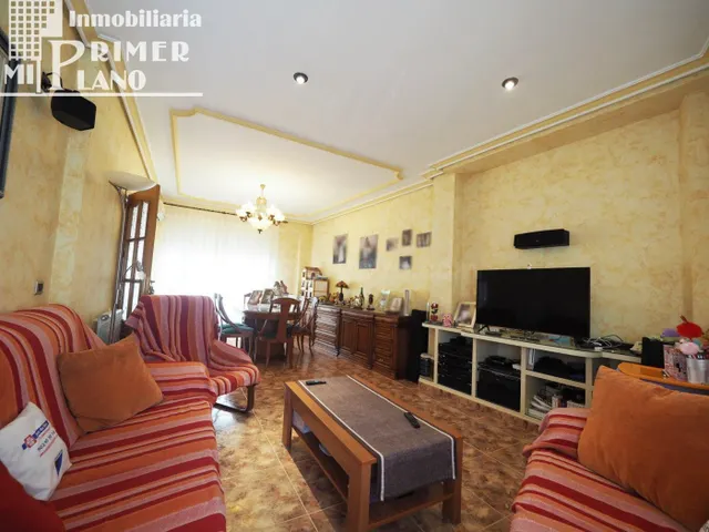 *Vivienda, amueblada, 2 plantas junto a c/Doña Crisanta con  - foto 2