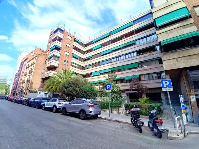 TRASTERO CON FÁCIL ACCESO