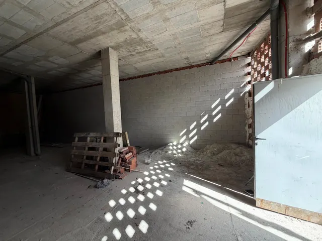 Venta de local comercial en Gojar. — 6