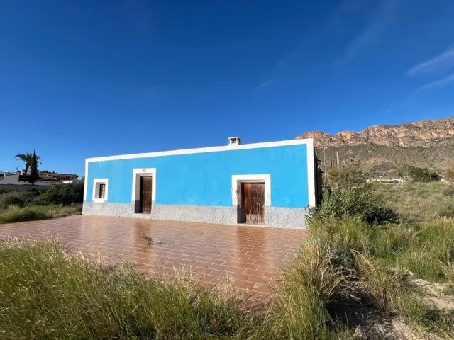Casa cortijo con encanto, parcela de 3.000 m2 y vistas a la 