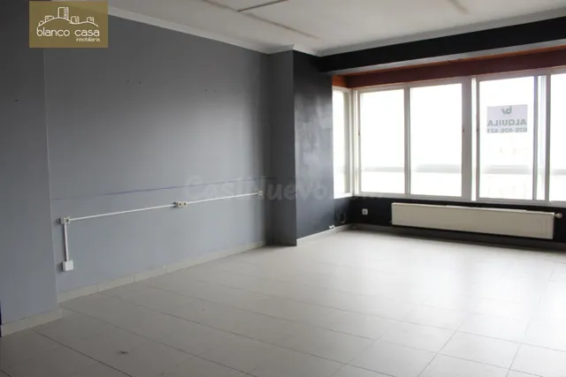 Oficina en el centro de Carballo por 350€
